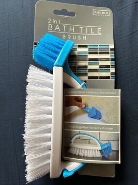 2-in-1 Bath Tile Brush in Blue and White